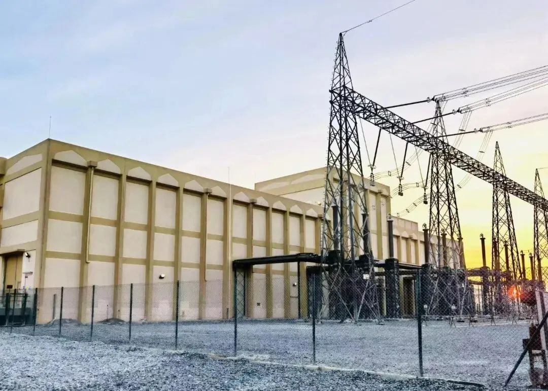 博乐体育：邦机集团总承包的阿布扎比艾尔达芙拉PV2太阳能电站周全收工(图2)